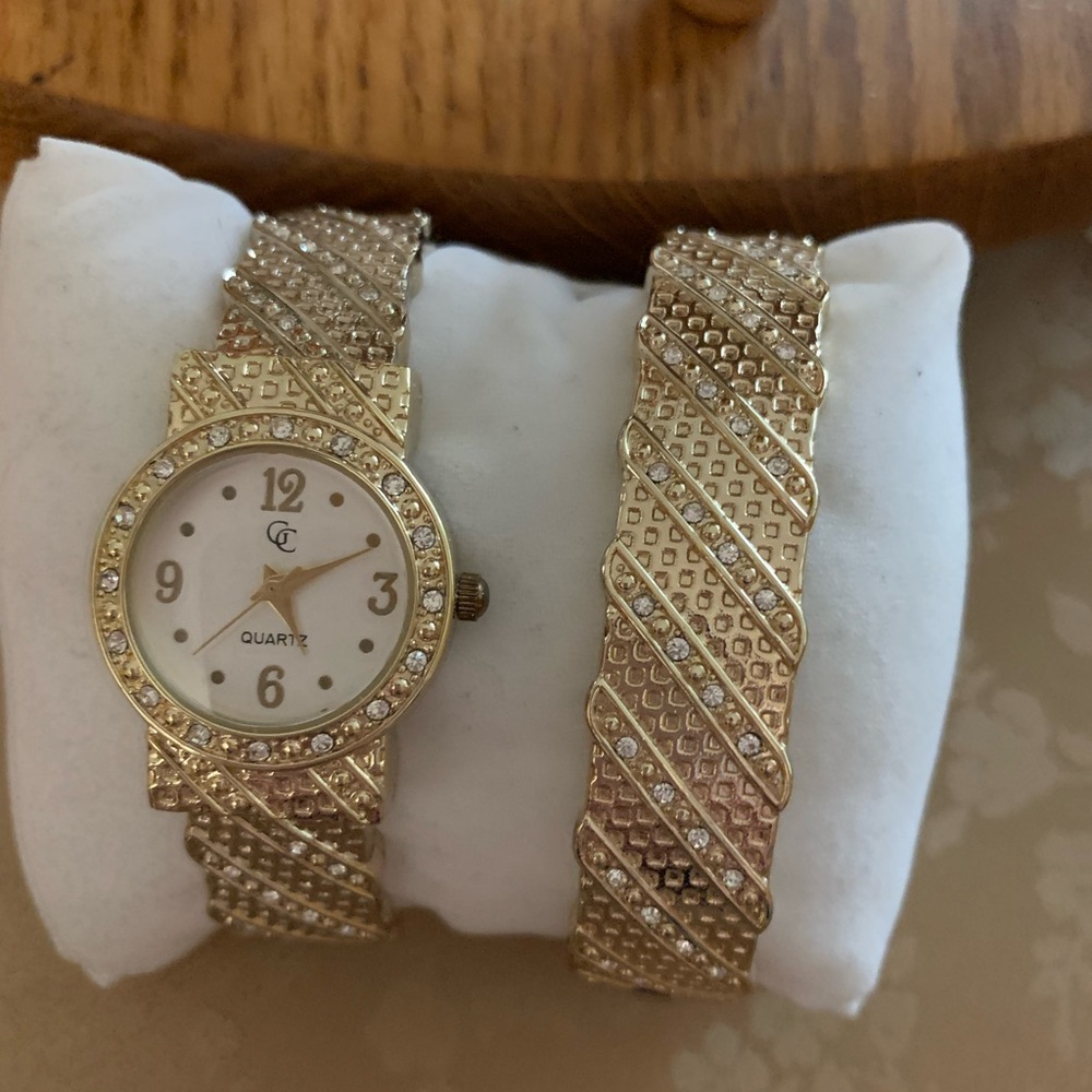 Gold Women's Quartz Watch and Bracelet Set NIB